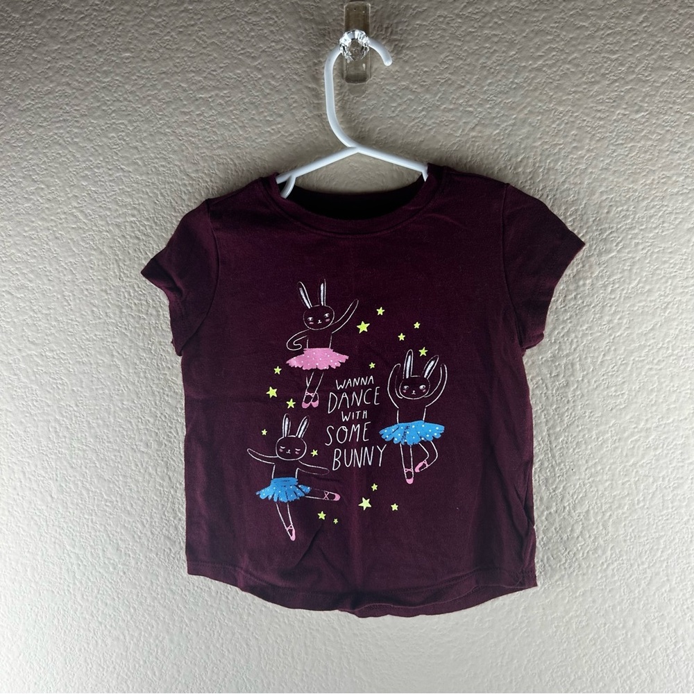 3/$10 Old Navy Maroon with White Bunnies Tshirt Sz 2T